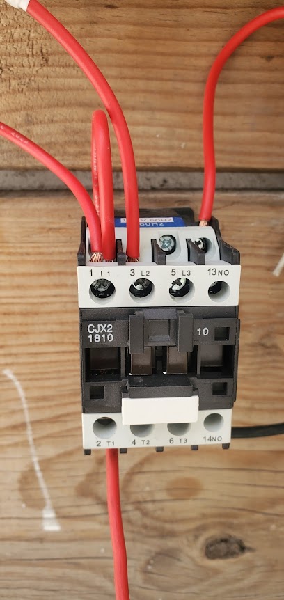 CERVICIO DE ELECTRICIDAD Y PLOMERIA 